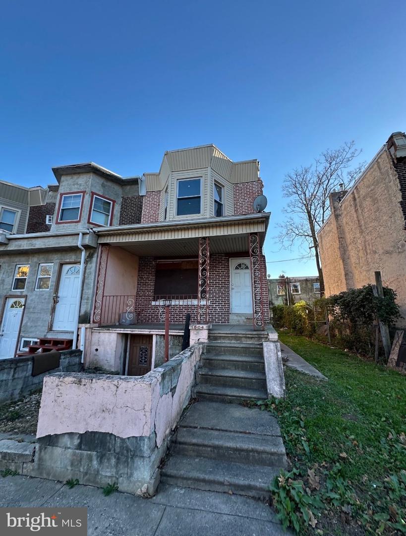 1604 W LOUDEN ST Property Photo 1