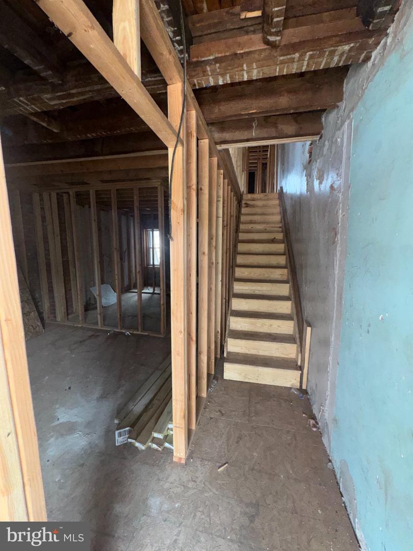 1604 W Louden St Property Photo 2