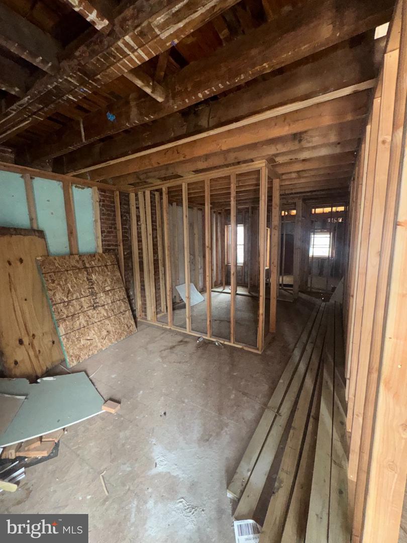 1604 W Louden St Property Photo 3