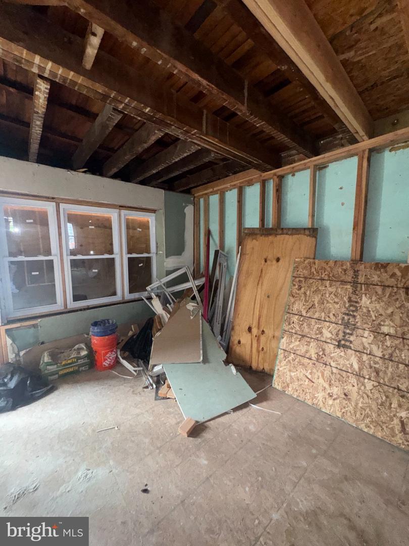 1604 W Louden St Property Photo 4