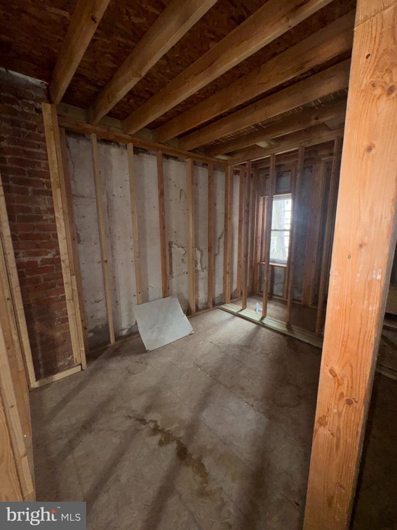 1604 W Louden St Property Photo 5