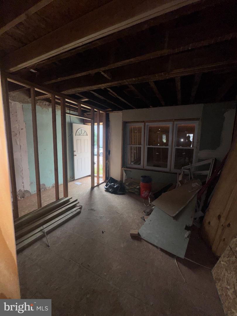 1604 W Louden St Property Photo 6