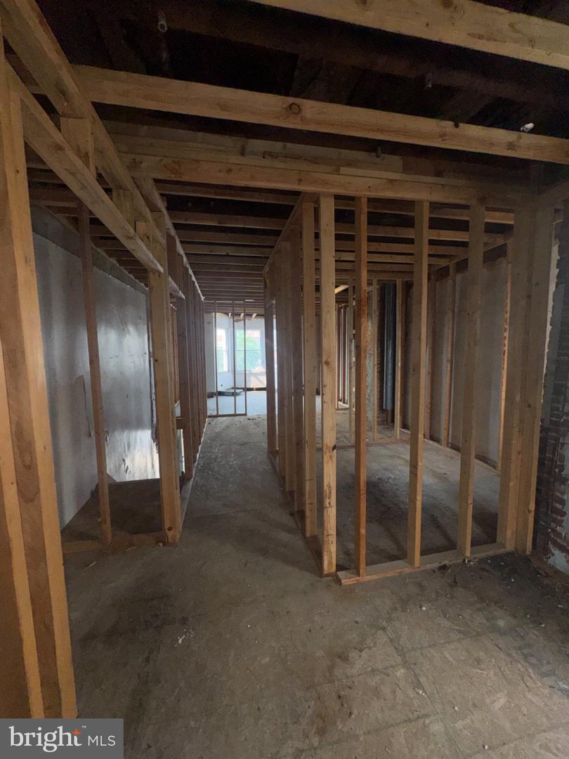 1604 W Louden St Property Photo 8