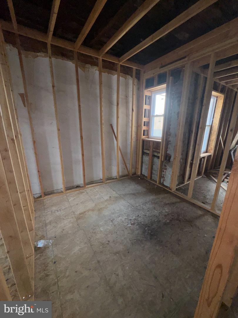 1604 W Louden St Property Photo 9