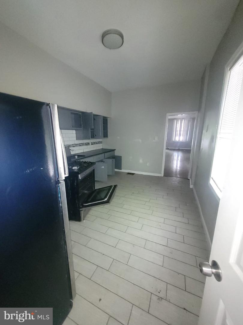 4147 Cambridge St Property Photo 4