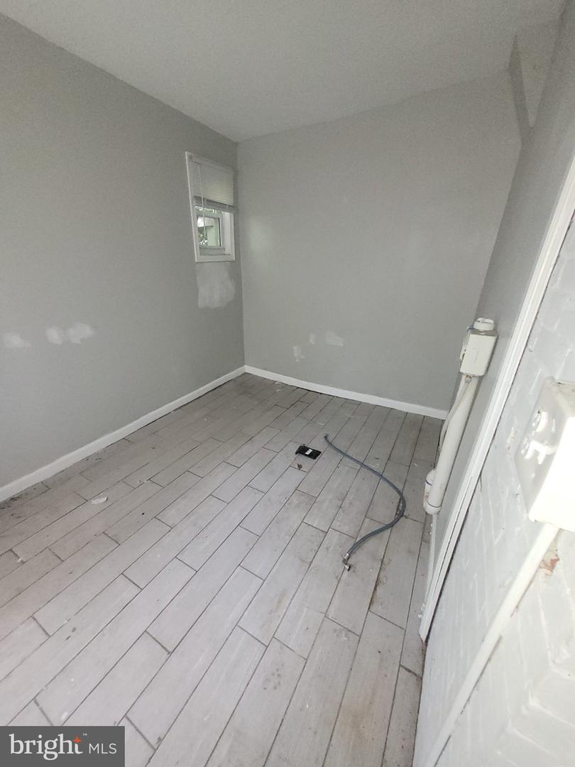 4147 Cambridge St Property Photo 5