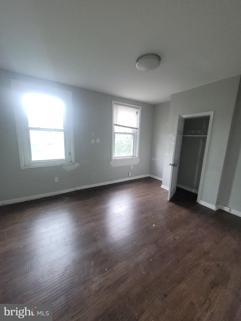 4147 Cambridge St Property Photo 17