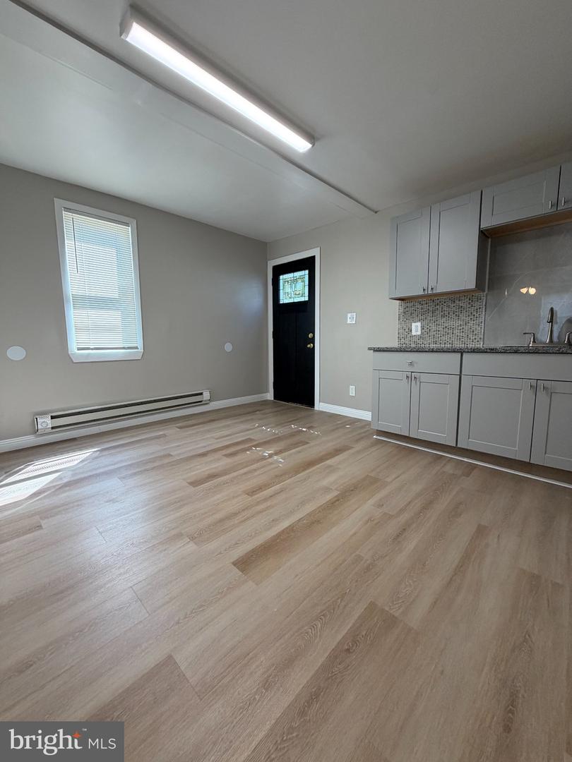 4709 Mercer St Property Photo 3