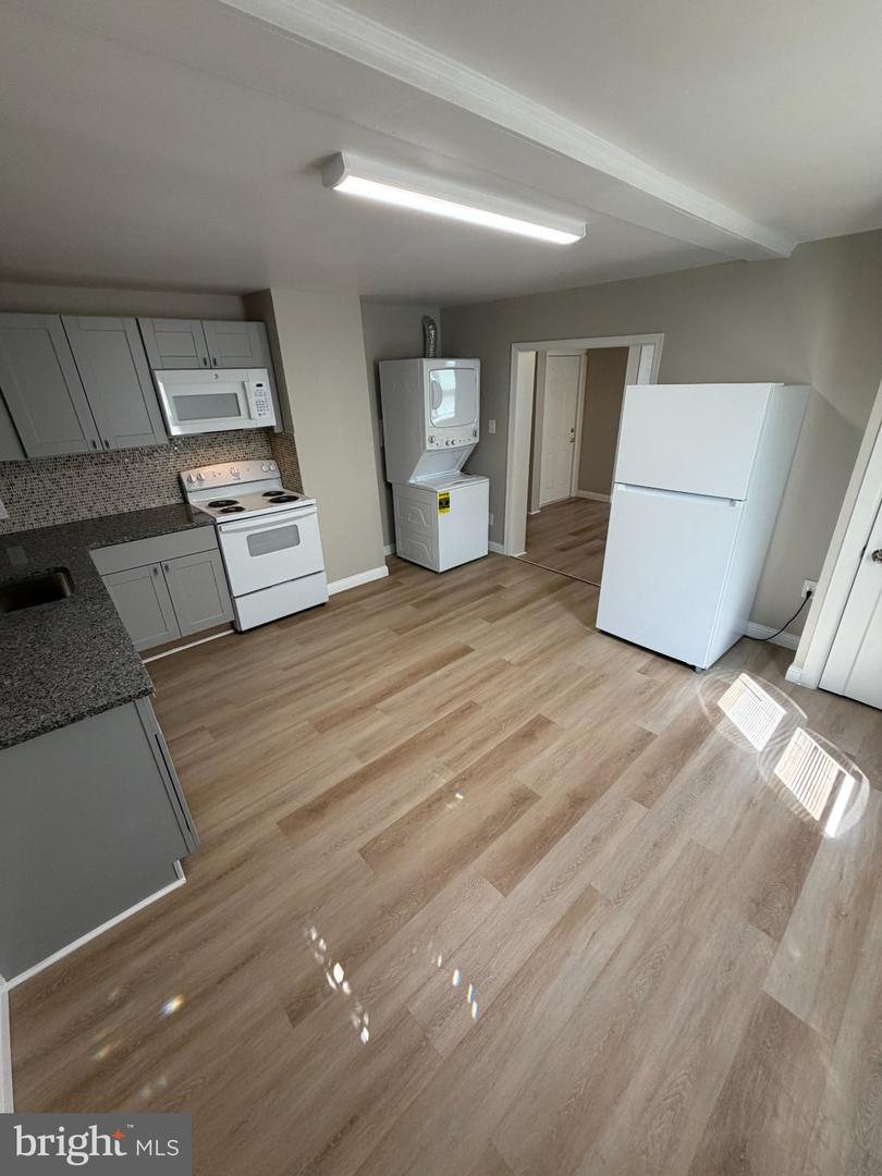 4709 Mercer St Property Photo 4
