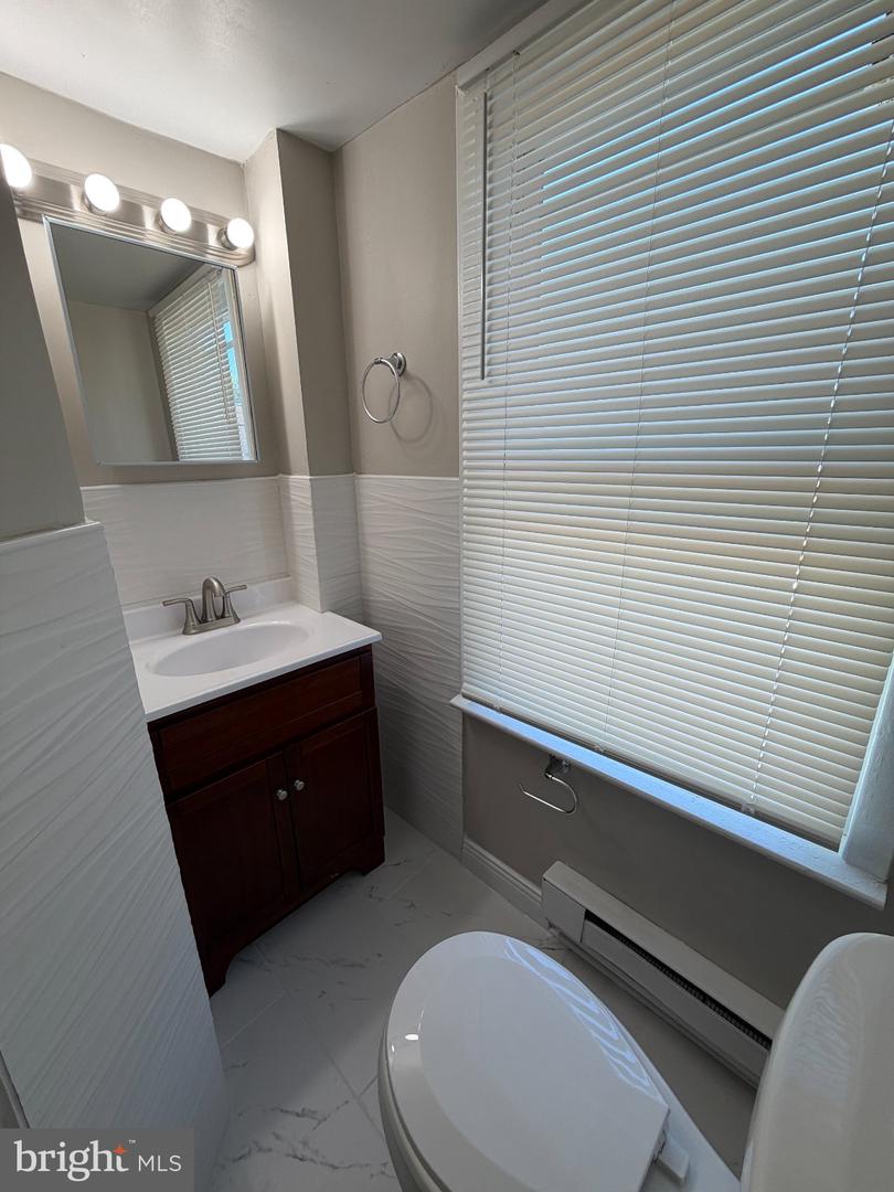 4709 Mercer St Property Photo 10