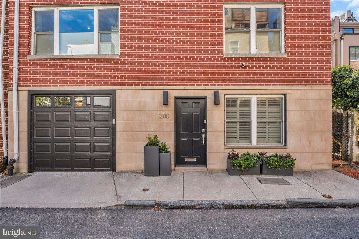 2110-2112 Tryon St Property Photo 1