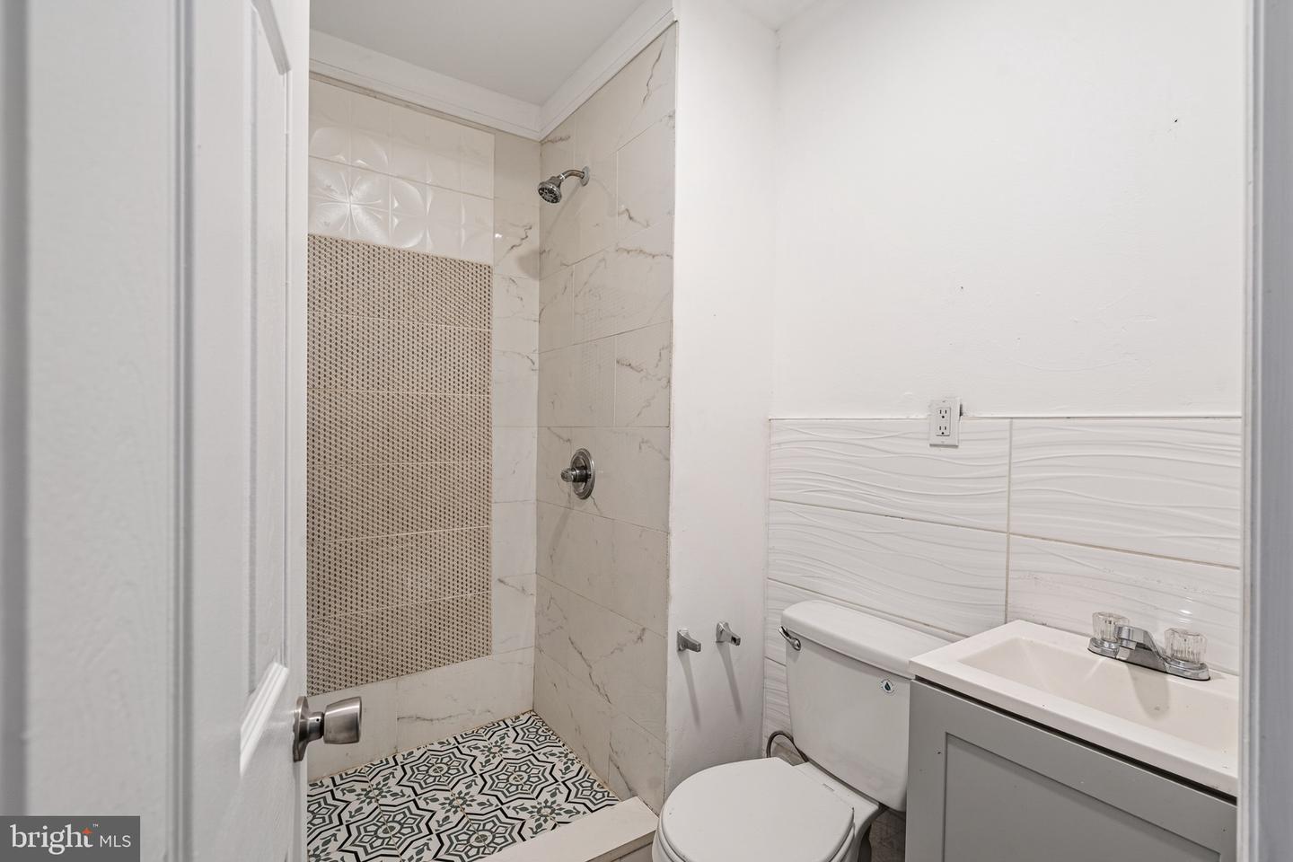 5957 Belmar St Property Photo 11