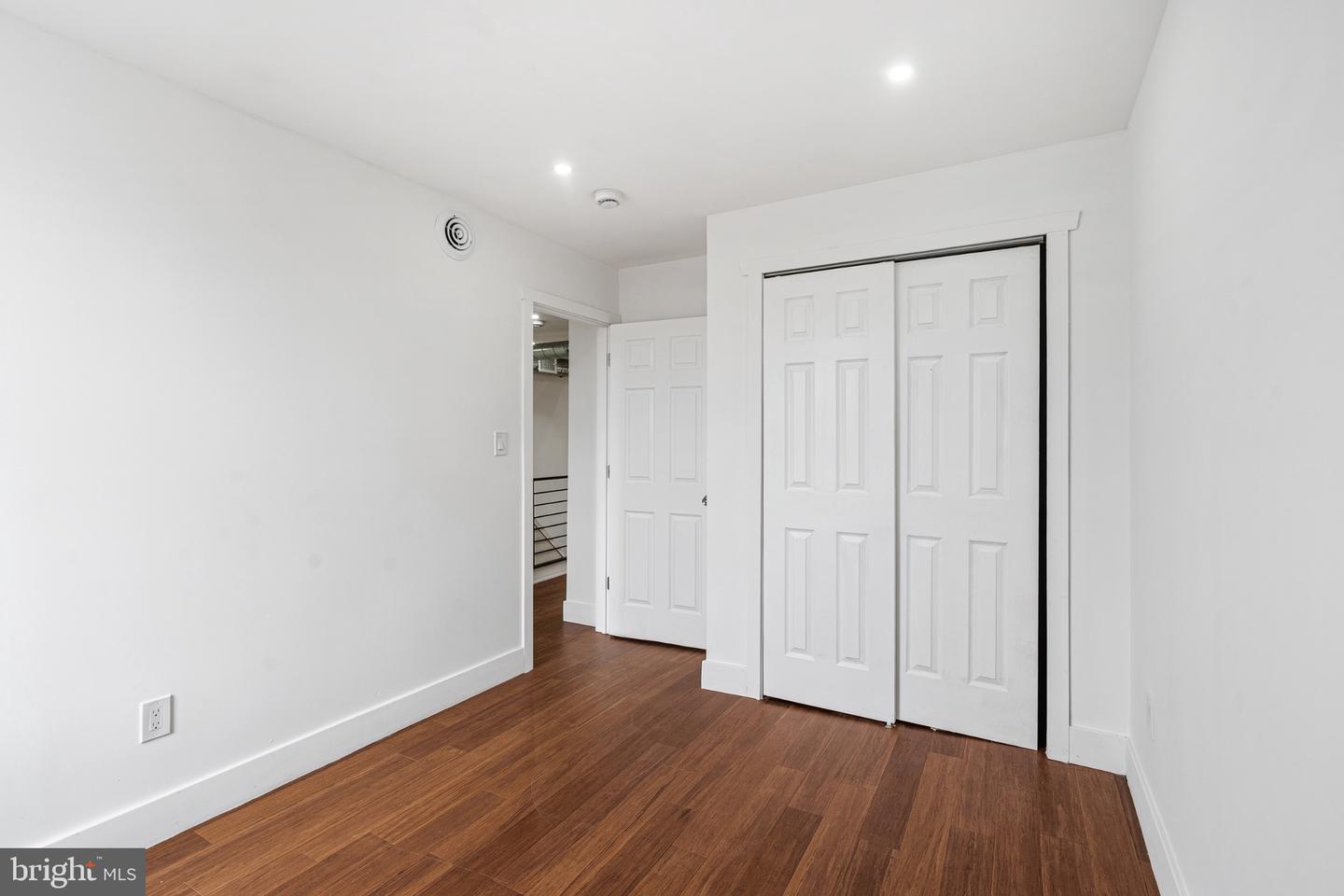 5957 Belmar St Property Photo 22