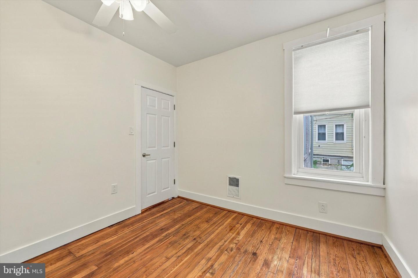 5225 Larchwood Ave Property Photo 20