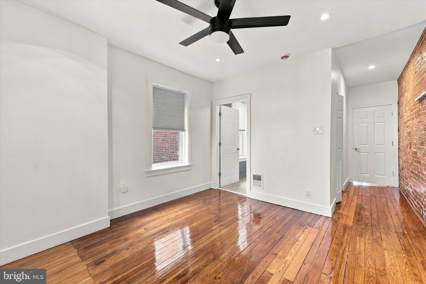 5225 Larchwood Ave Property Photo 21