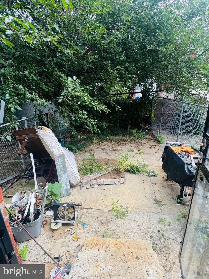 3937 N 7th St Property Photo 4