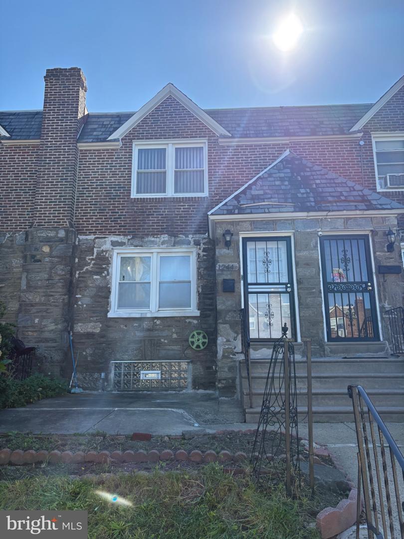 1244 ROBBINS ST Property Photo 1