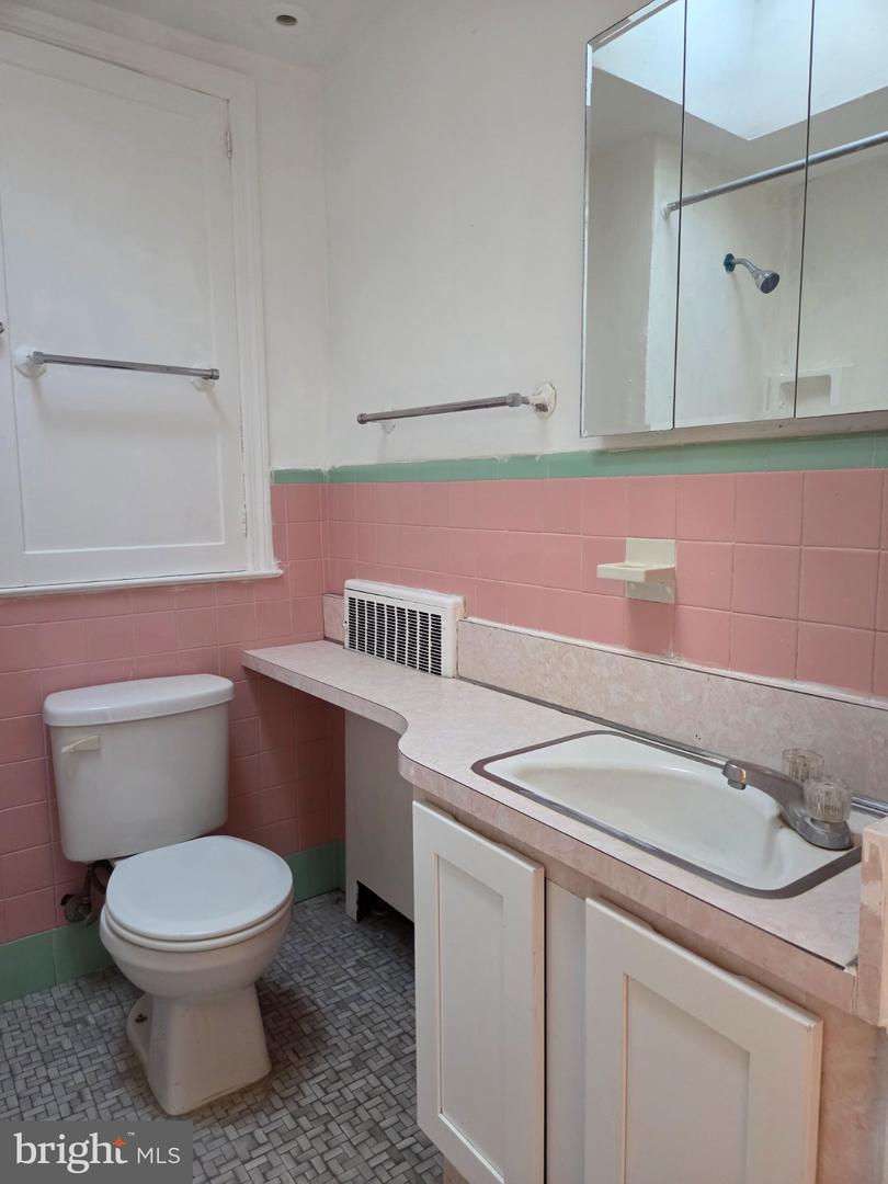 1244 Robbins St Property Photo 7