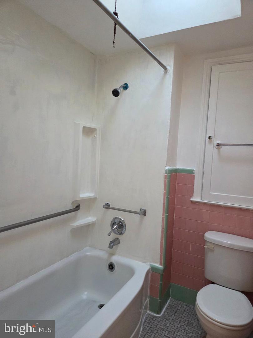 1244 Robbins St Property Photo 8