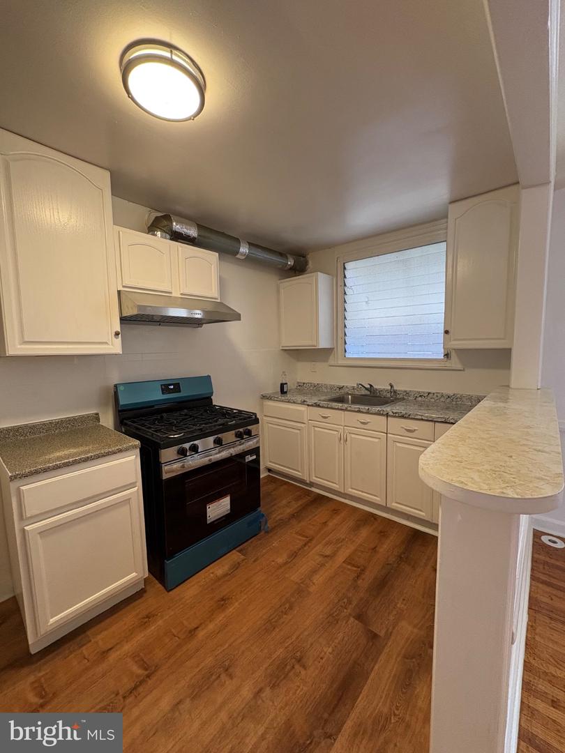 1244 Robbins St Property Photo 14