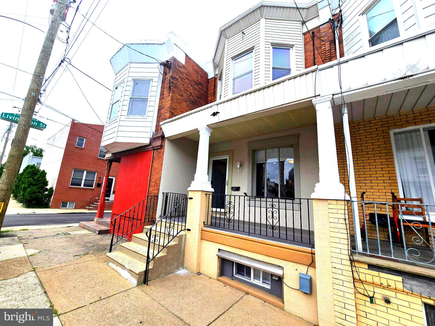 2548 E Indiana Ave Property Photo 2