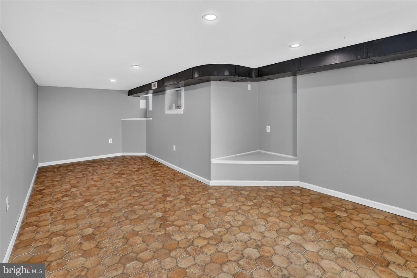 2548 E Indiana Ave Property Photo 25