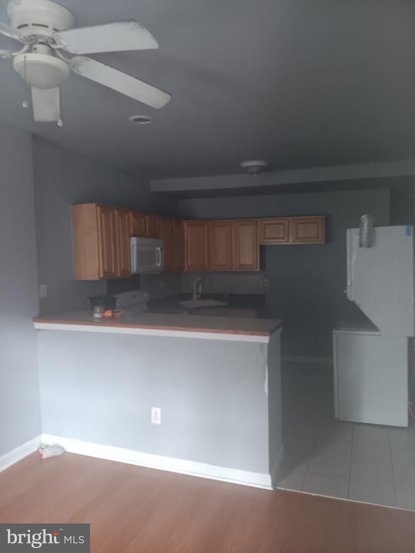 871 43rd St Property Photo 2