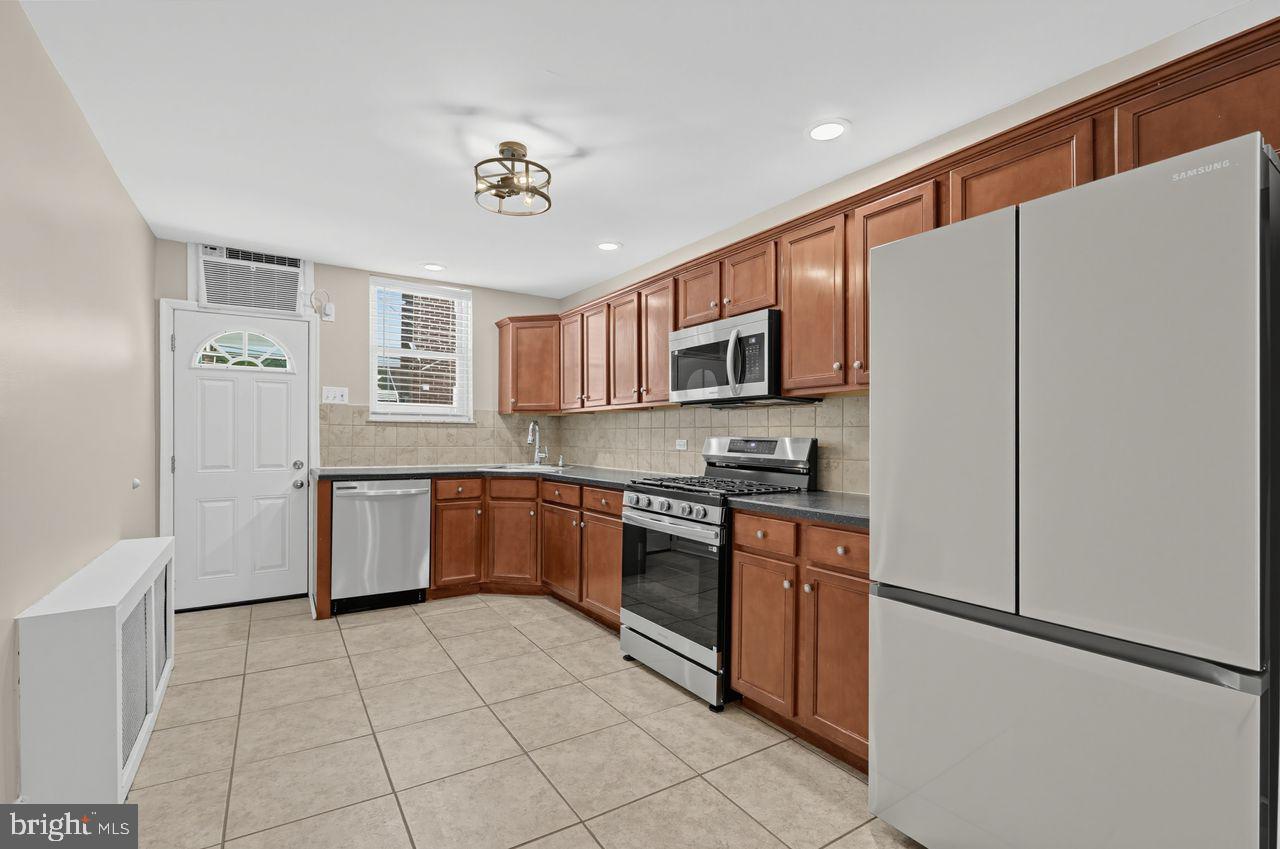 2405 S Warnock St Property Photo 5