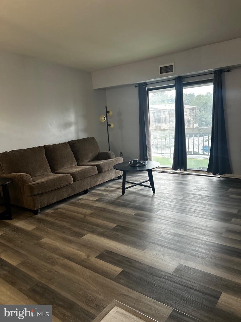 68202 Delaire Landing Rd #202 Property Photo 14