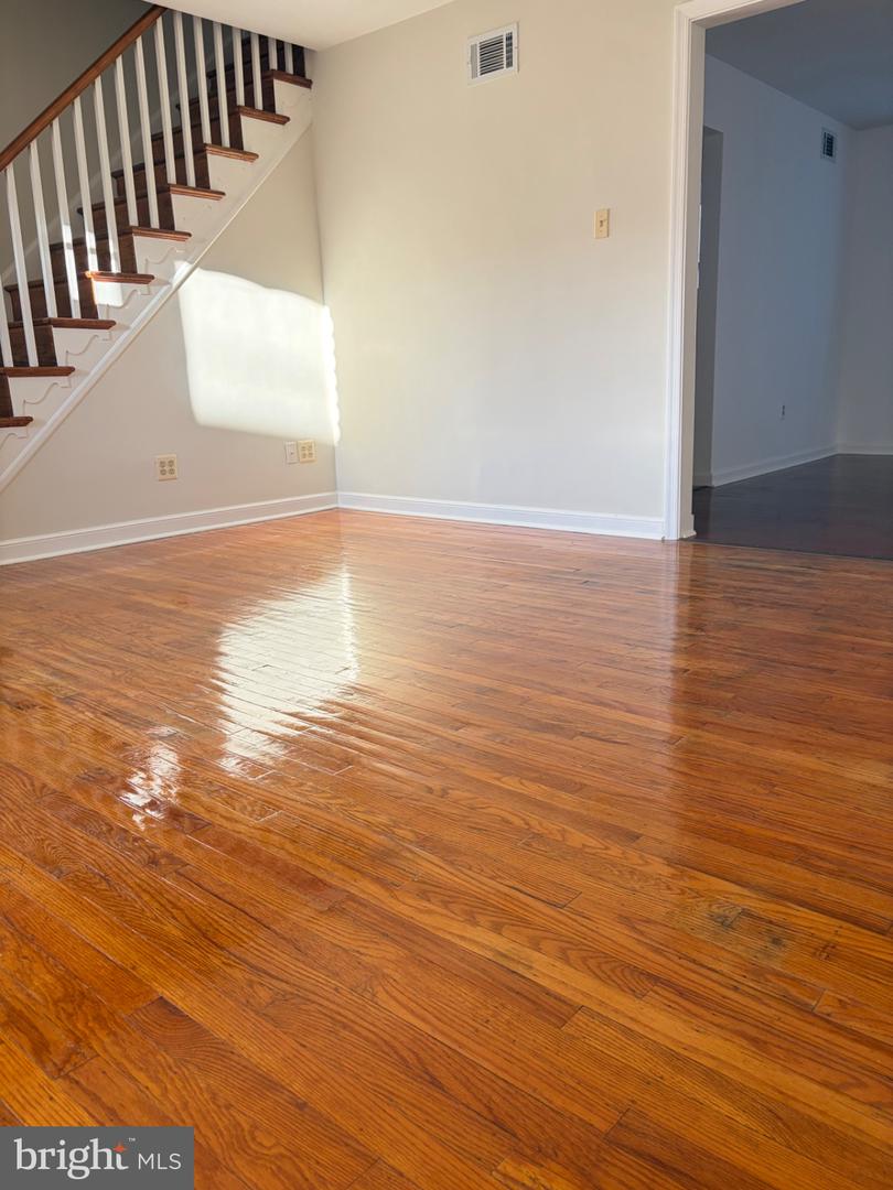 4231 Lawndale St Property Photo 3