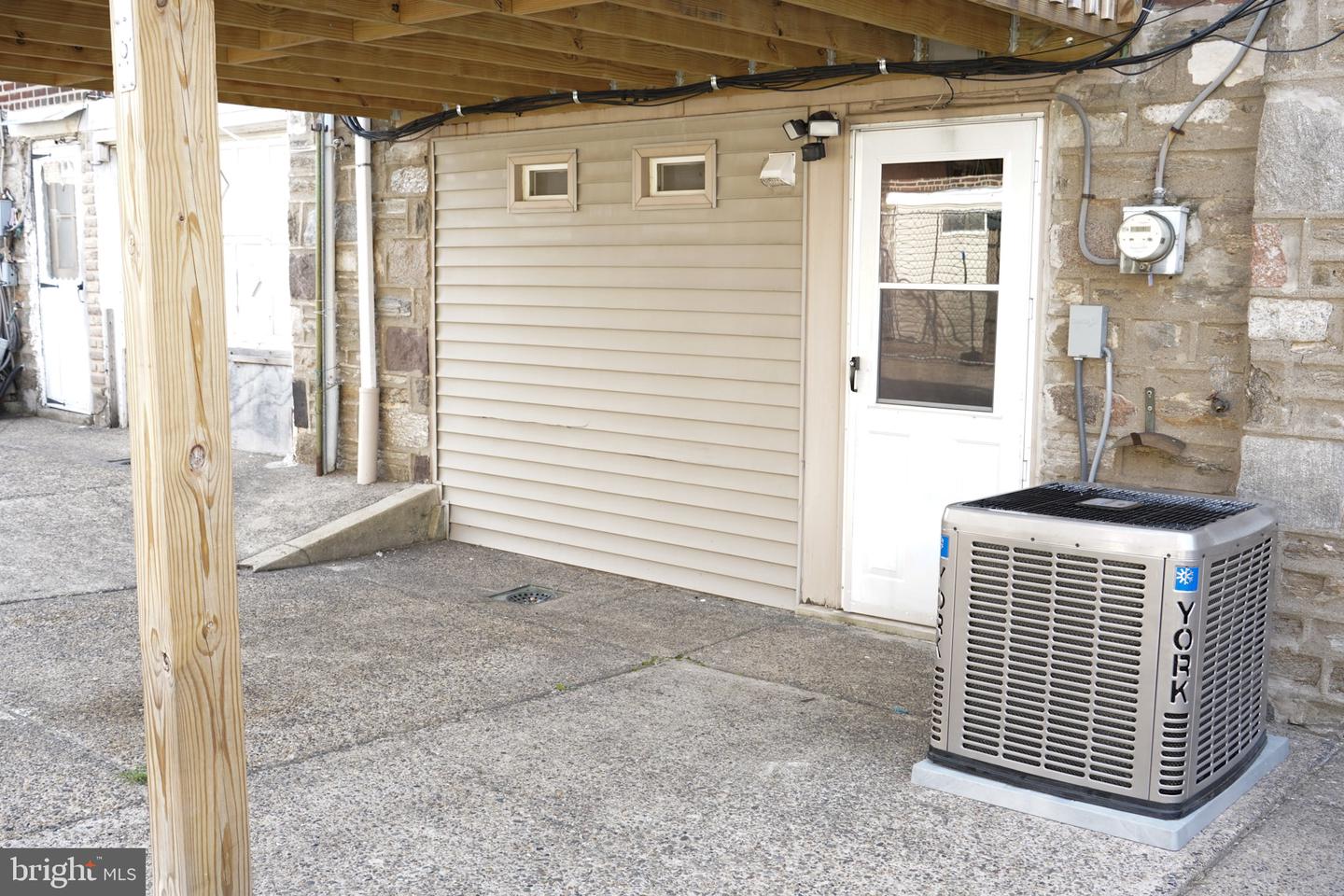 4231 Lawndale St Property Photo 13