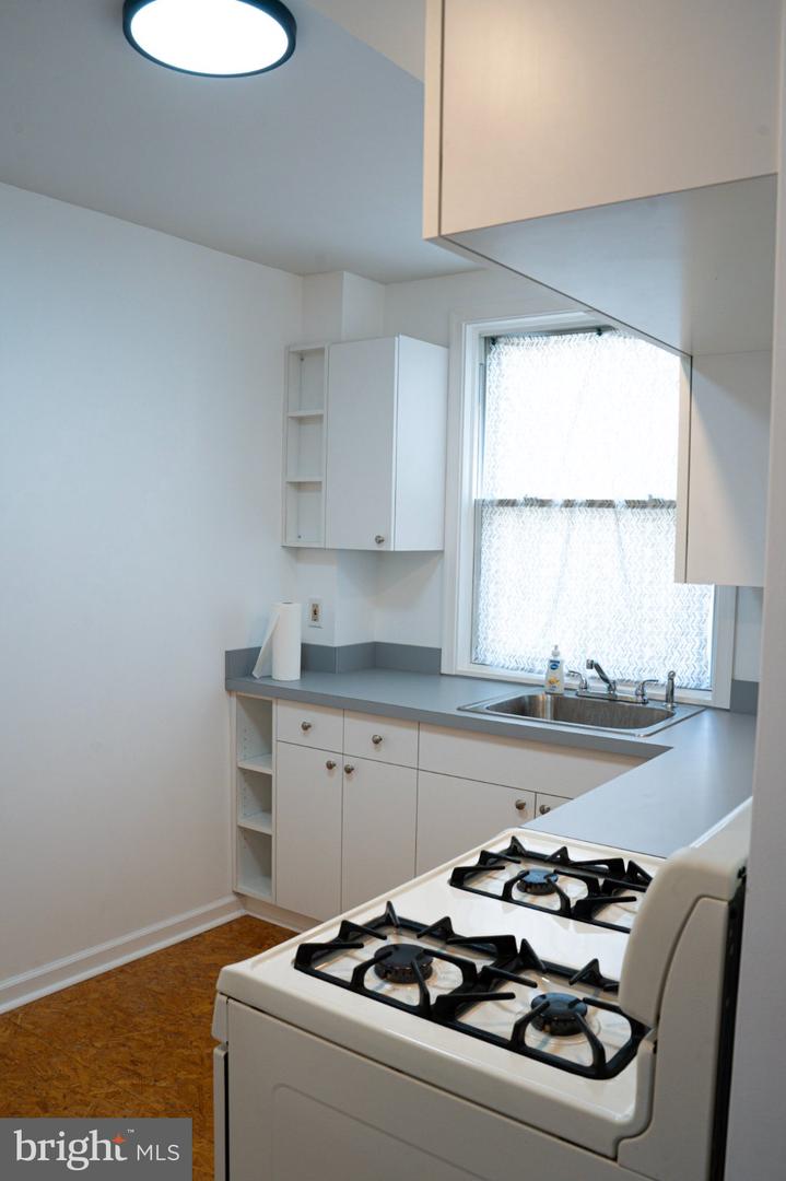 4231 Lawndale St Property Photo 18