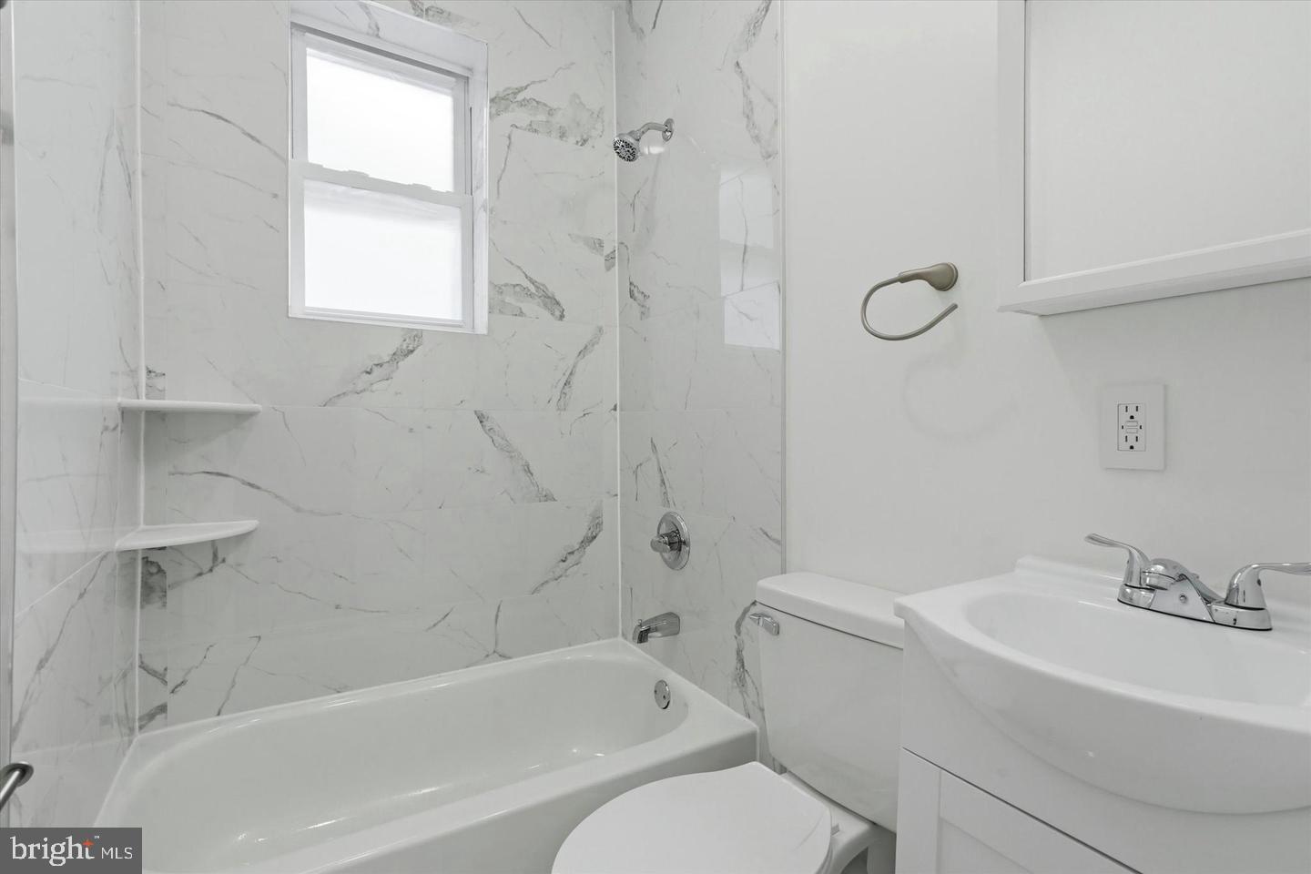 5715 Malcolm St Property Photo 8