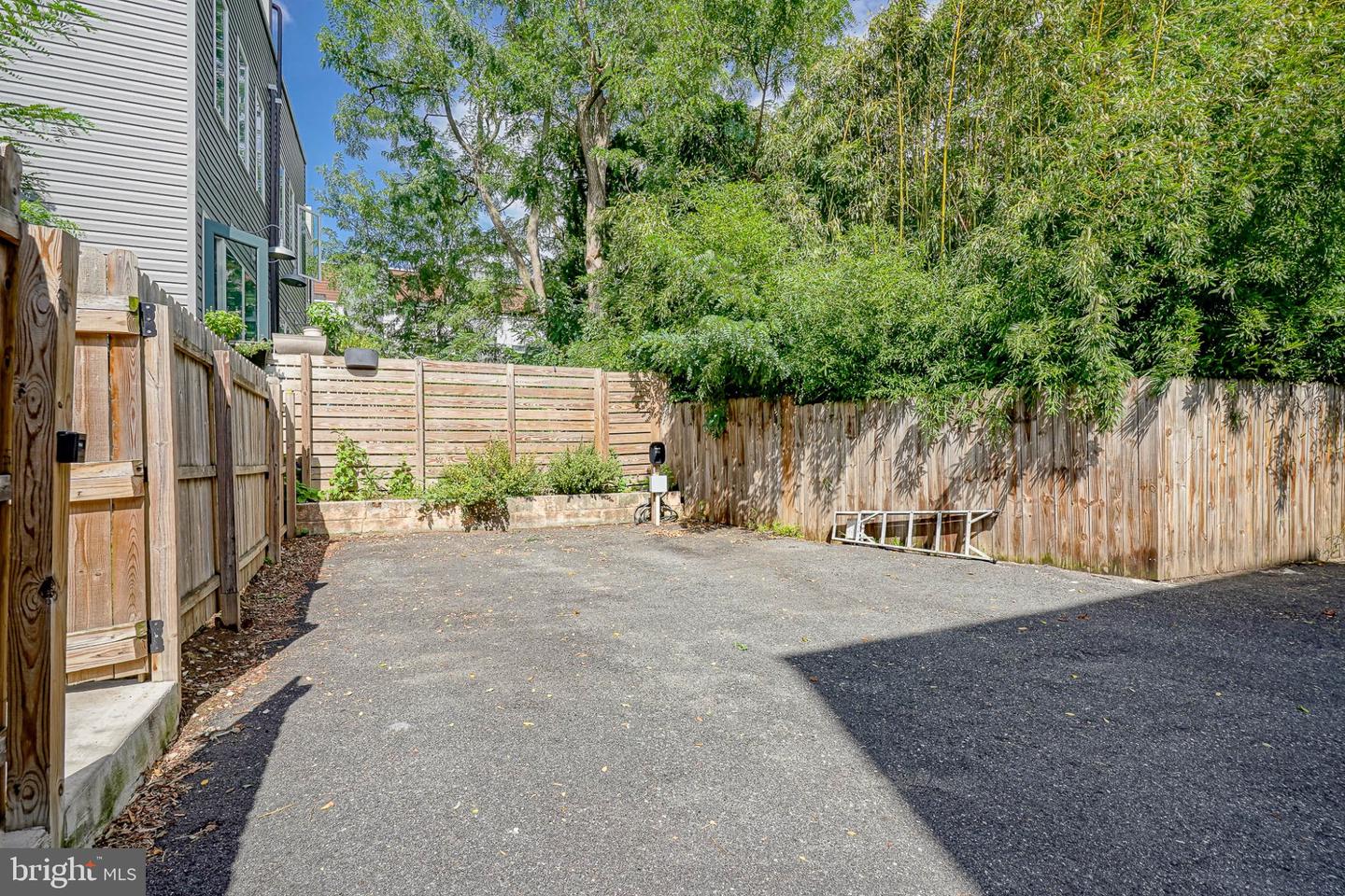 1109 Earl St #a Property Photo 5