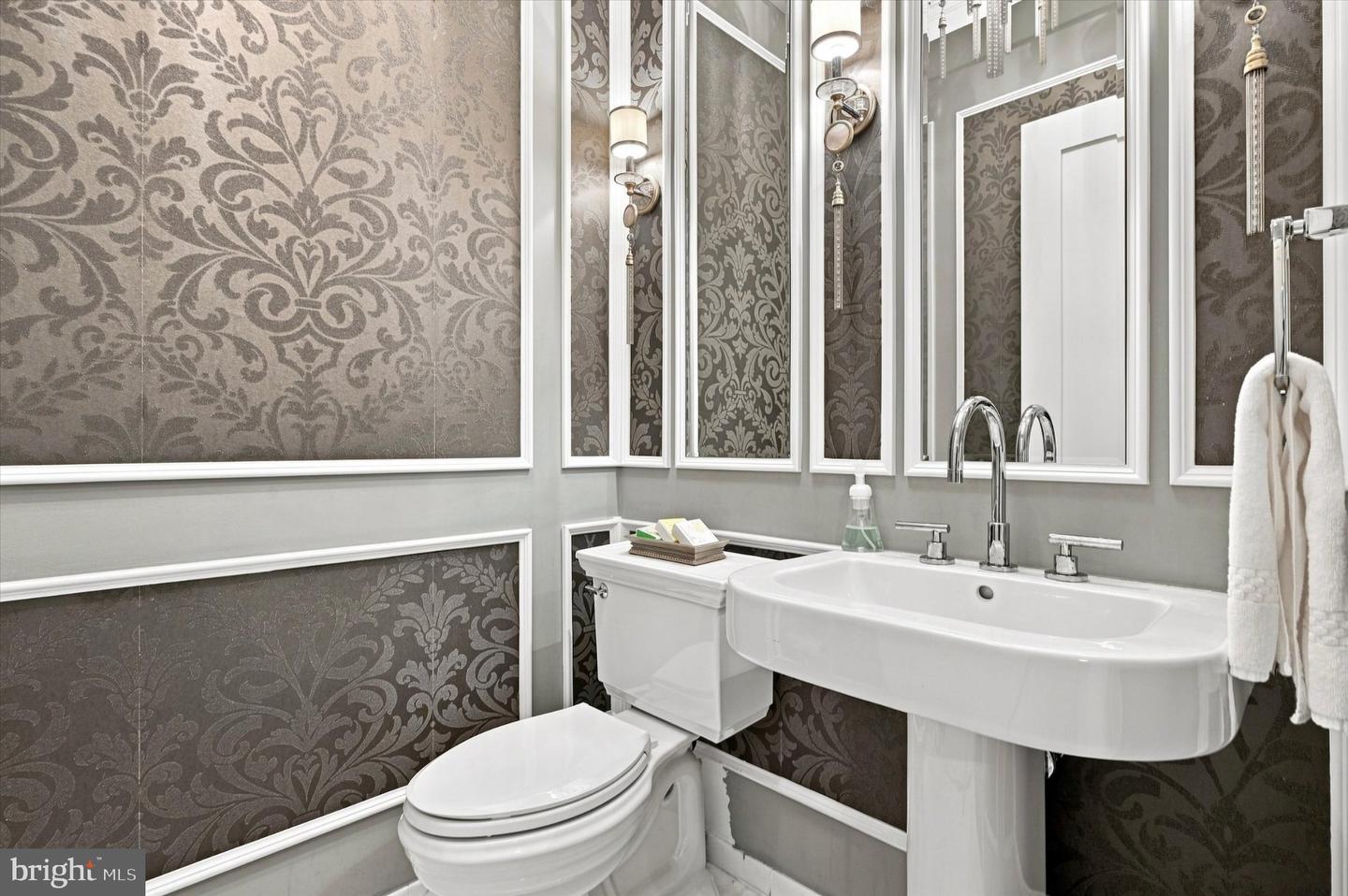 1414 S Penn Sq #39b Property Photo 4