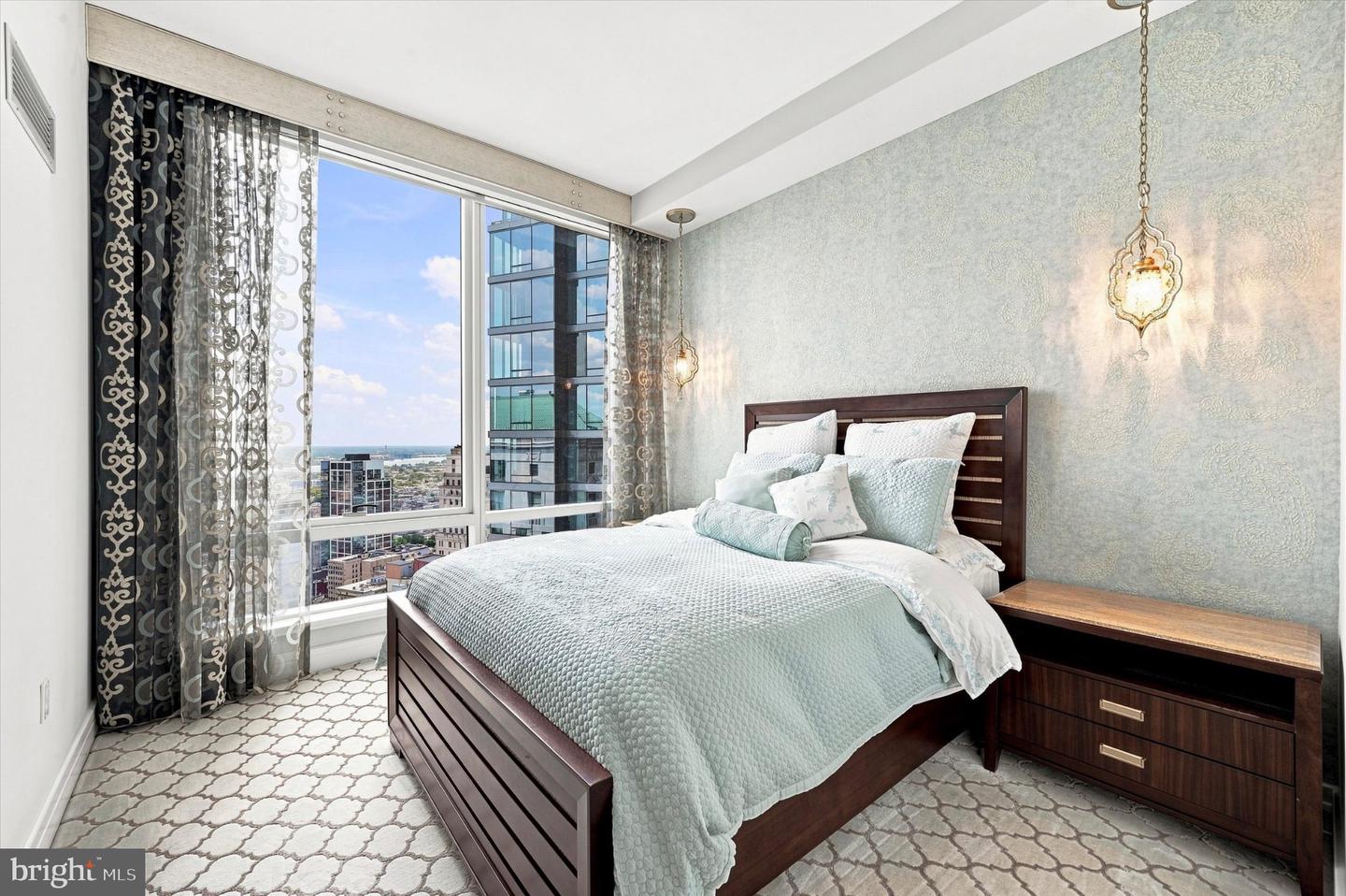 1414 S Penn Sq #39b Property Photo 23