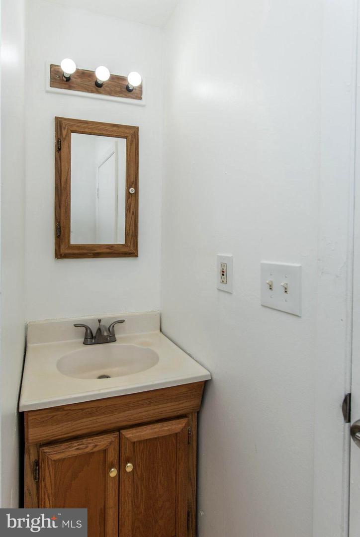 3123 Edgemont St Property Photo 27