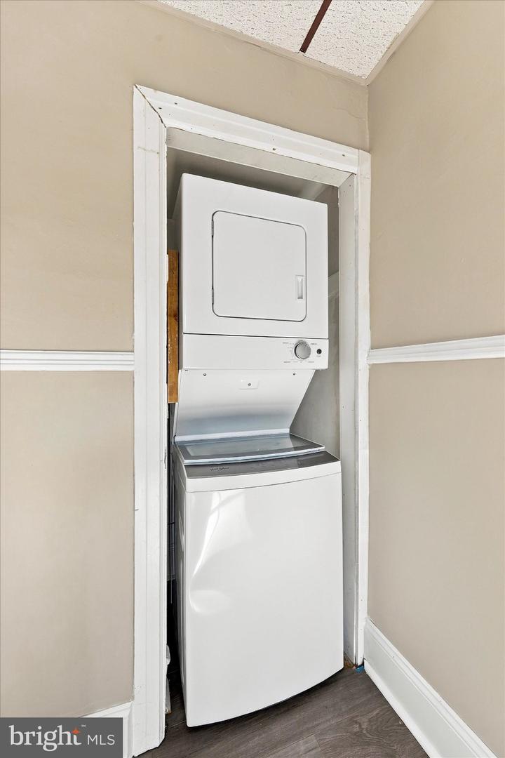 4735 Loring St Property Photo 4