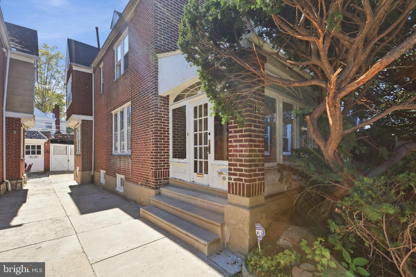 1210 Haworth St Property Photo 2