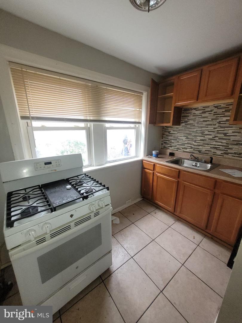 3470 Weikel St Property Photo 4