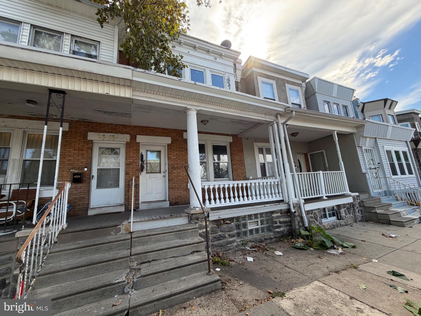 522 W SOMERVILLE AVE Property Photo 1