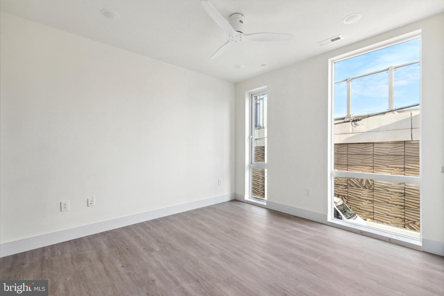 1221 E Fletcher St #310 Property Photo 37