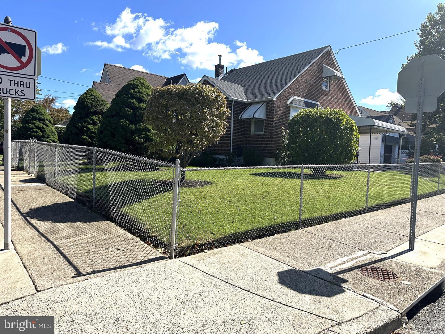 9301 Ditman St Property Photo 3