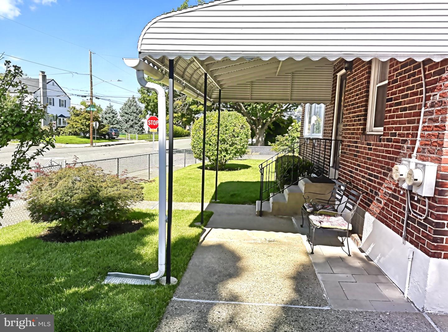 9301 Ditman St Property Photo 4