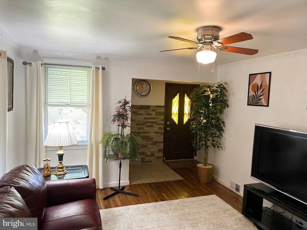 9301 Ditman St Property Photo 4