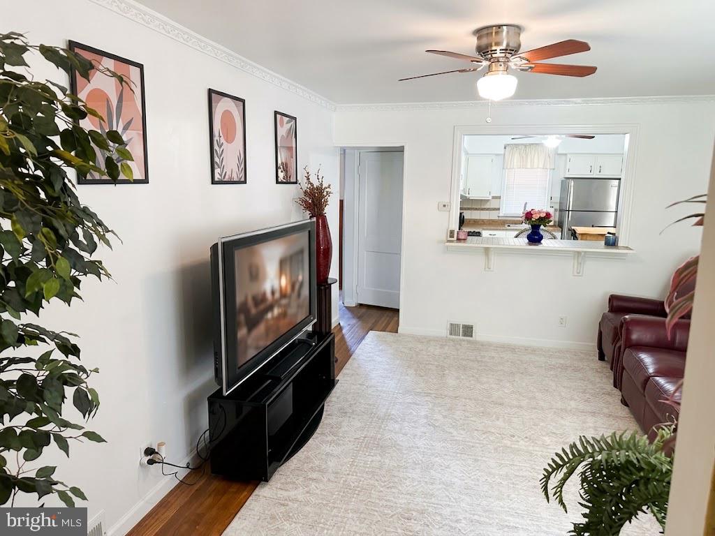 9301 Ditman St Property Photo 7