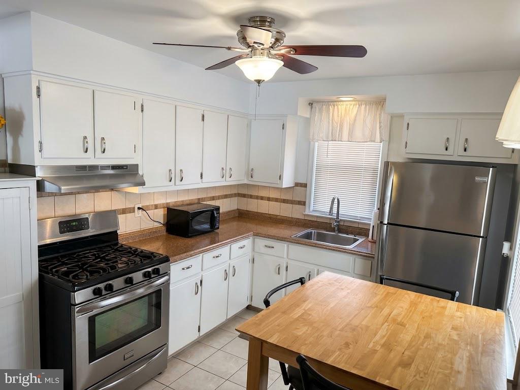 9301 Ditman St Property Photo 8
