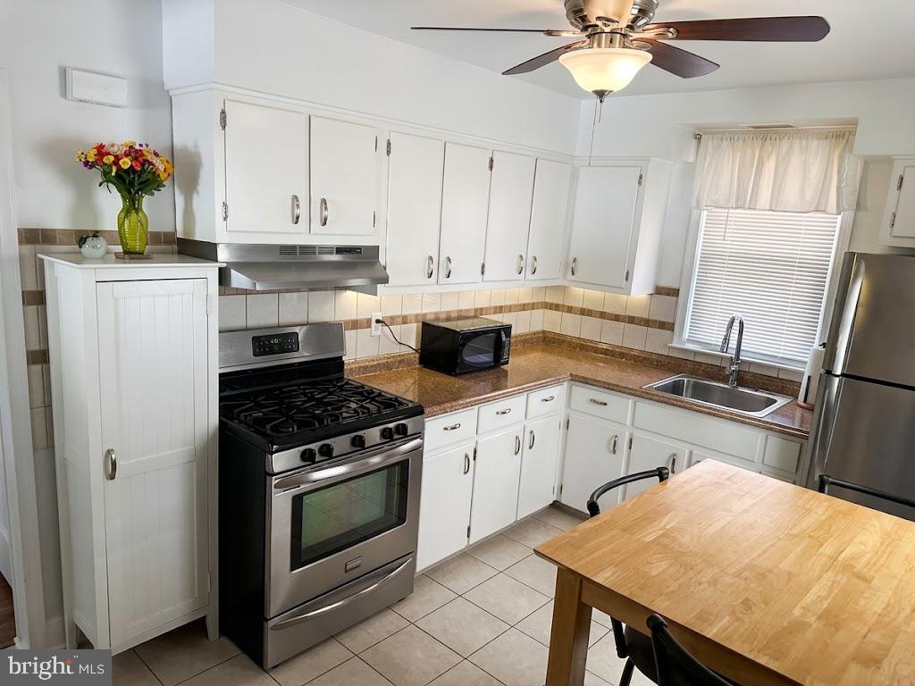 9301 Ditman St Property Photo 10