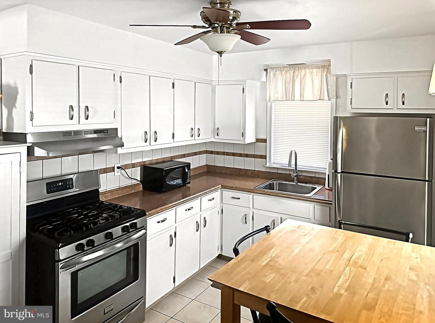 9301 Ditman St Property Photo 12