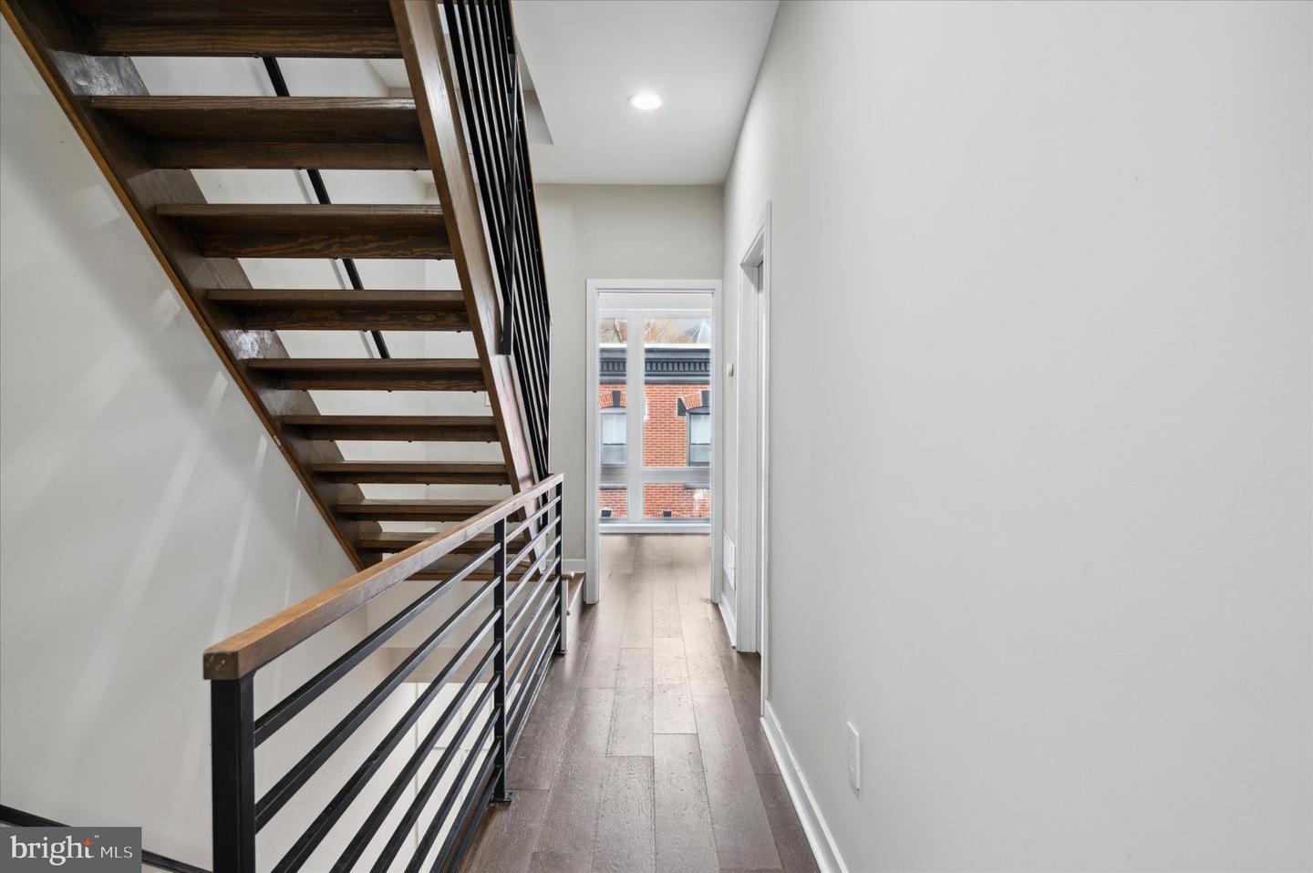 1410 N Dover St Property Photo 10